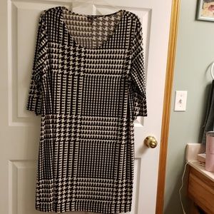 Houndstooth Patterned Dress by Daisy Fuentes Woma